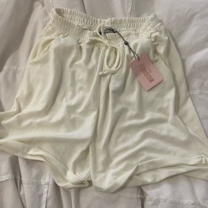 Tall Cream Misguided Shorts, Size 4